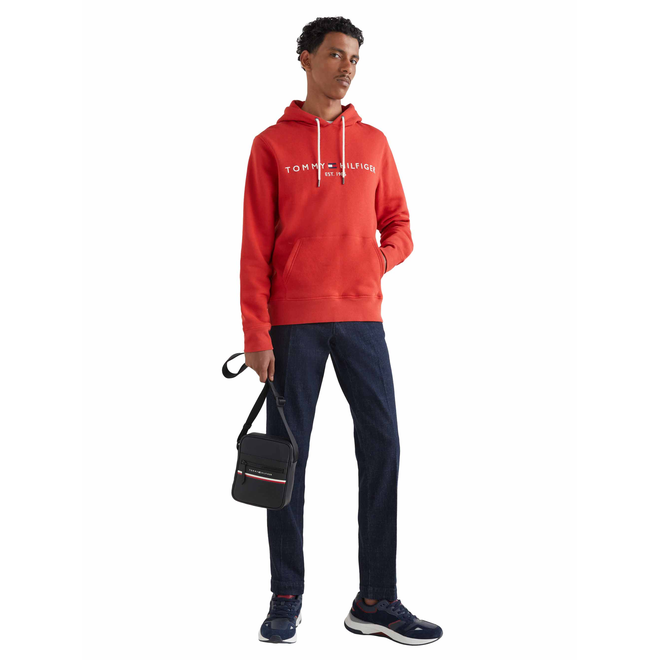 TOMMY HILFIGER OCIEPLANA BLUZA MĘSKA TOMMY LOGO HOODY RED MW0MW11599 XNJ