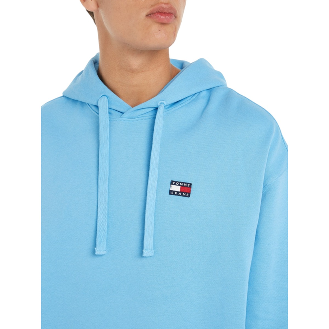 TOMMY HILFIGER BLUZA MĘSKA Z KAPTUREM TJM RLX XS BADGE HOODIE NIEBIESKA DM0DM16369 CY7