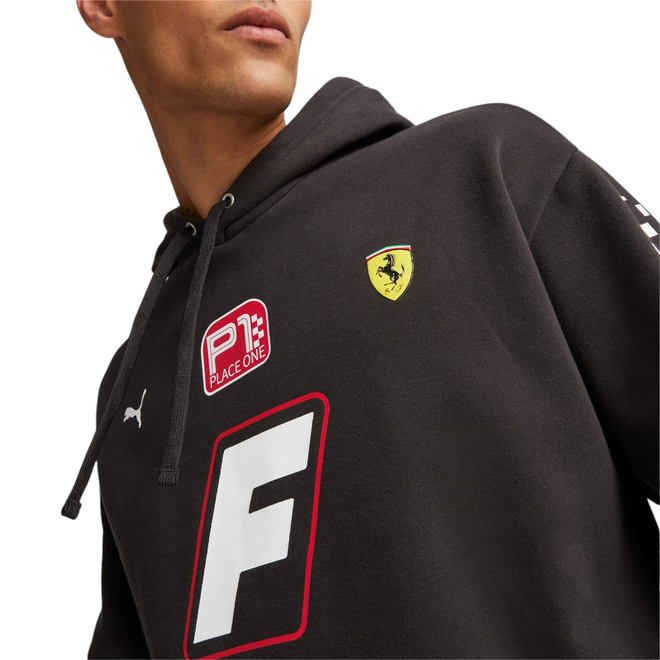PUMA BLUZA MĘSKA Z KAPTUREM FERRARI RACE GARAGE CREW HOODIE CZARNA 621119 01